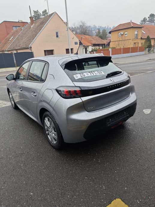 peugeot 208 1,5 blue hdi - slika 6