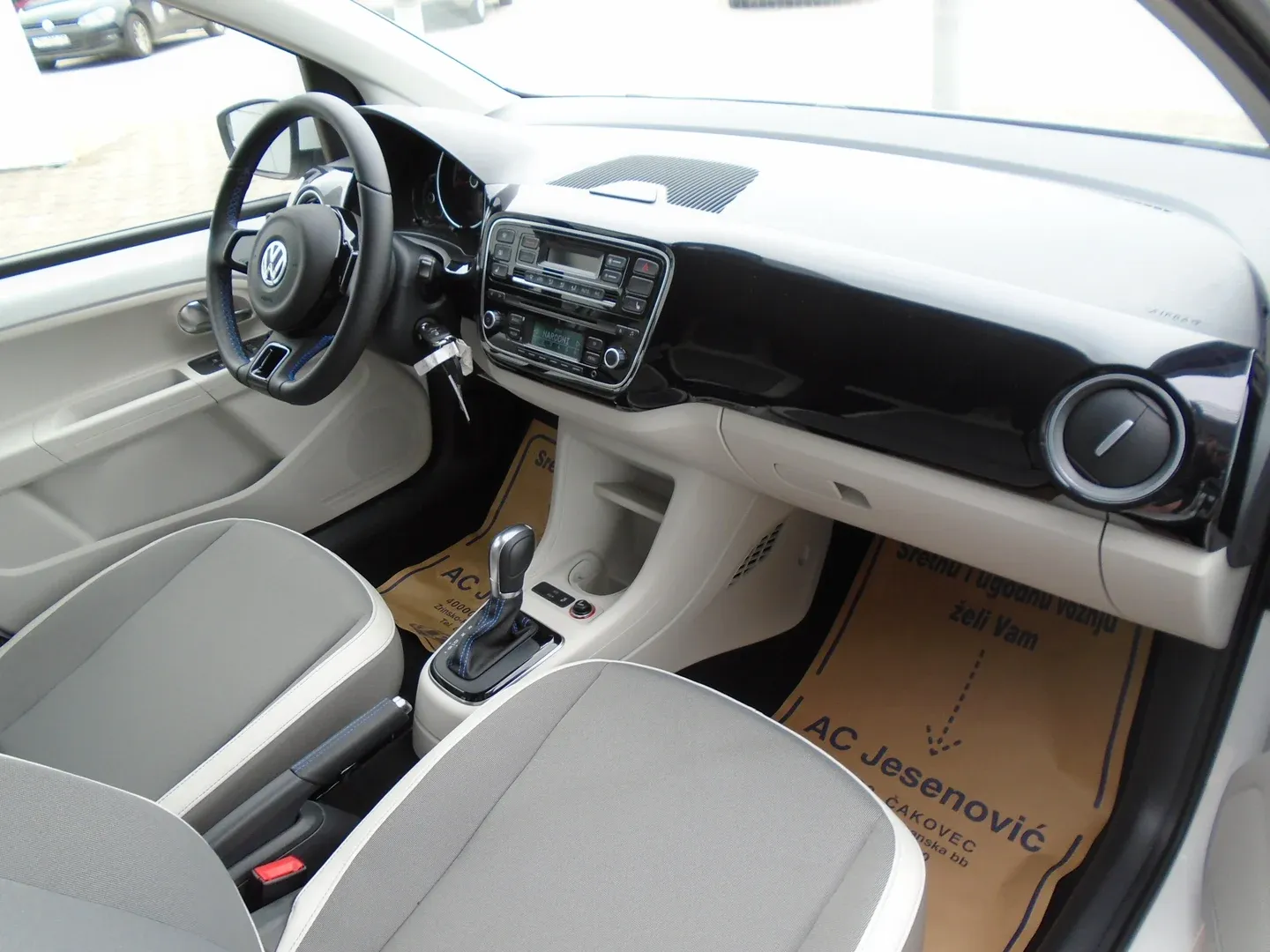 02758 volkswagen up! e-up! - slika 10