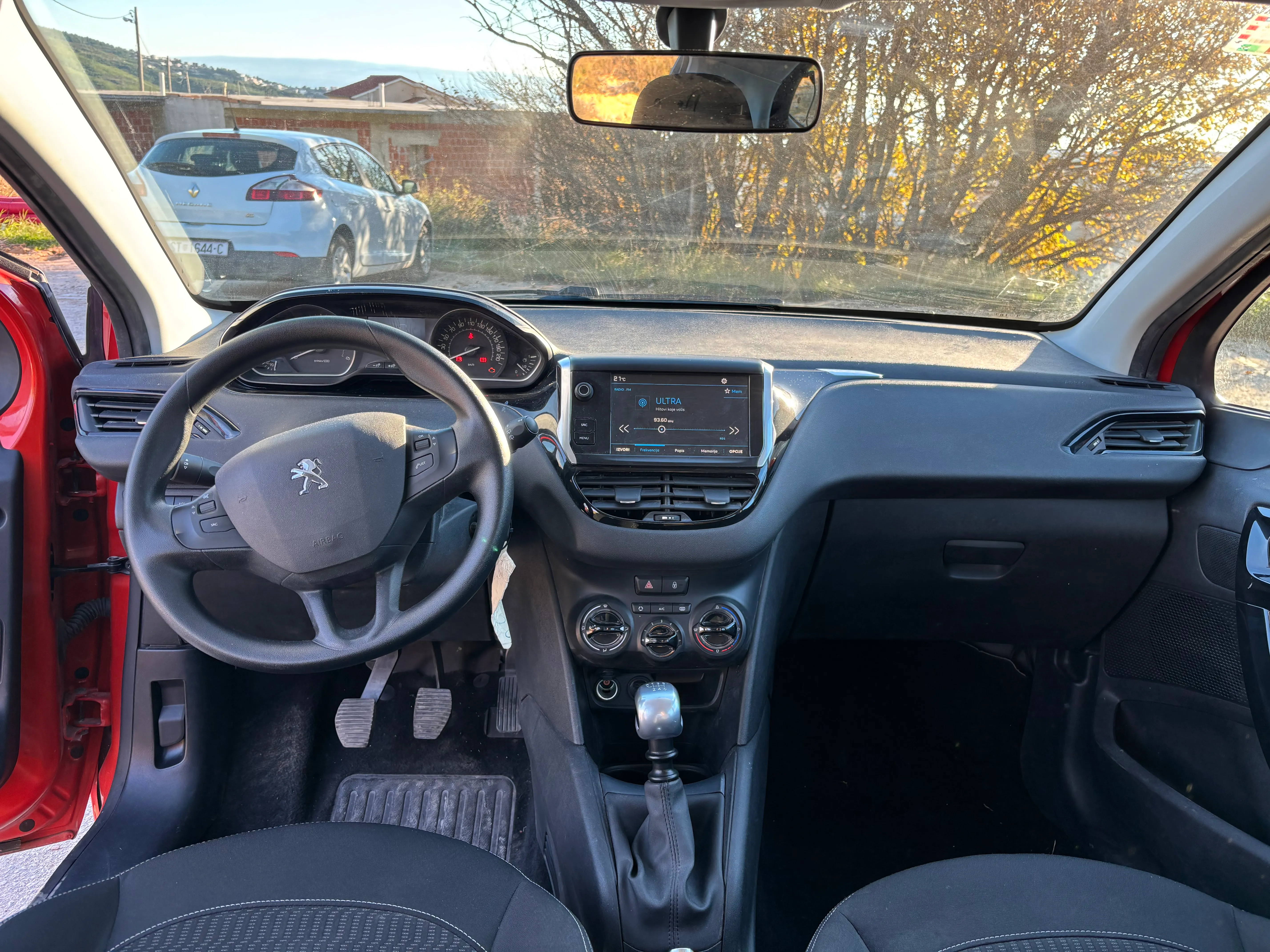 peugeot 208 1.5hdi - slika 10