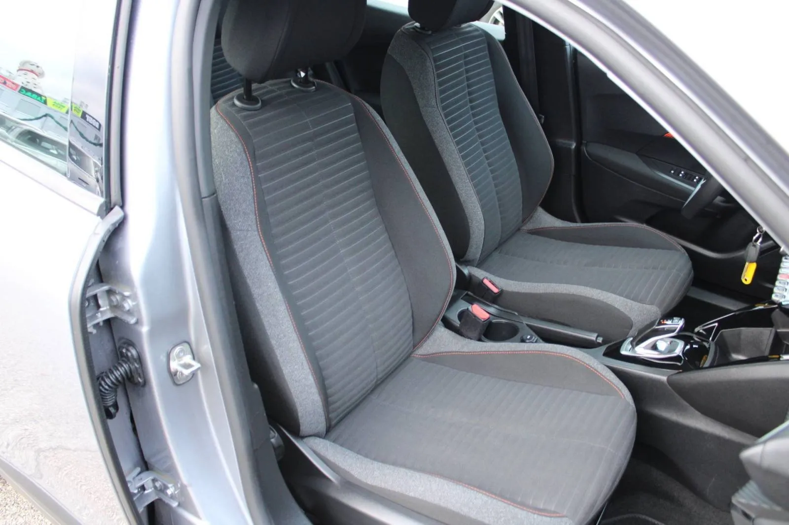 peugeot 2008 1.2 puretech automatik *led, navigacija* - slika 7