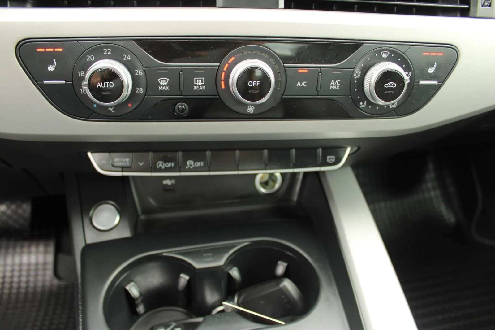 audi a4 40 tdi automatik *virtual, led, navigacija* - slika 18