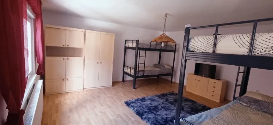 stan: višnjevac, 105 m2, smještaj za radnike (8 osoba), prizemlje - slika 4