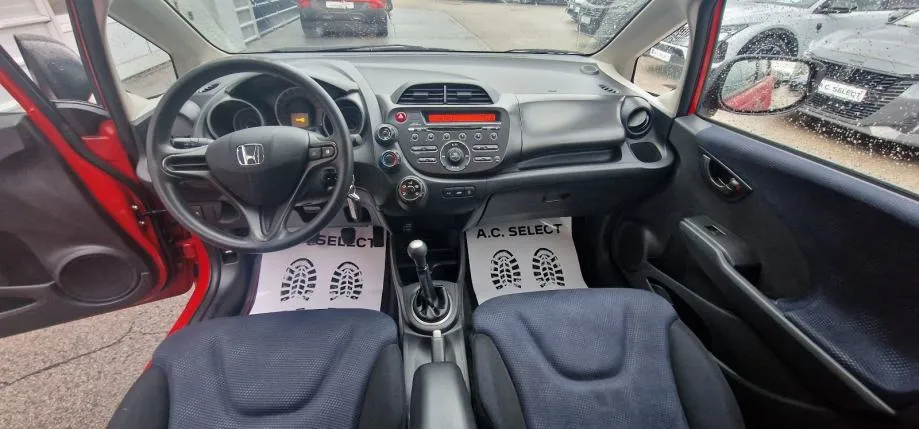 honda jazz 1,2 - 2014 - 140.000km - klima - servo - reg 1 god !!! - slika 12
