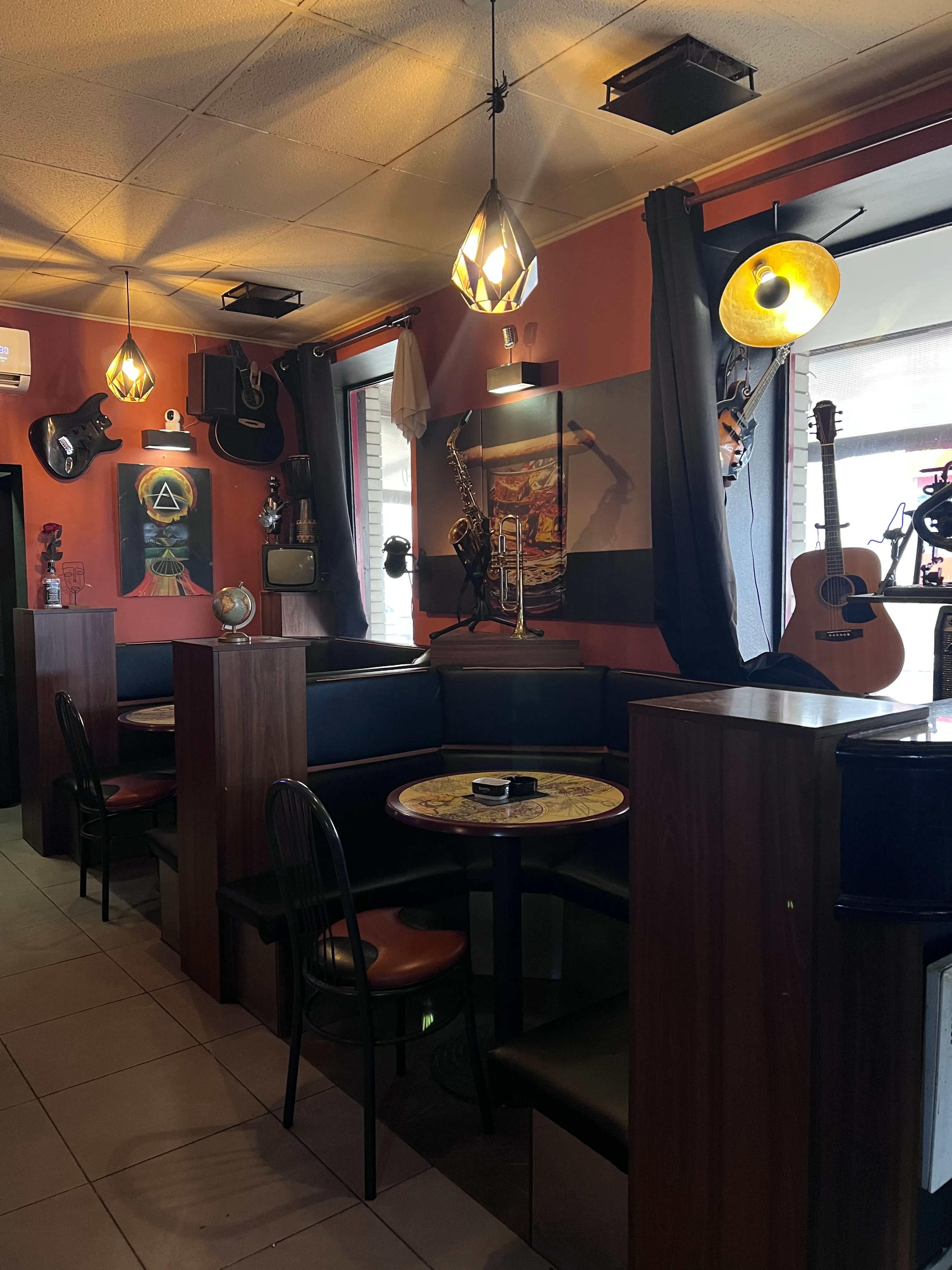 kuća s uhodanim kafićem i dva stana – mursko središće - slika 4