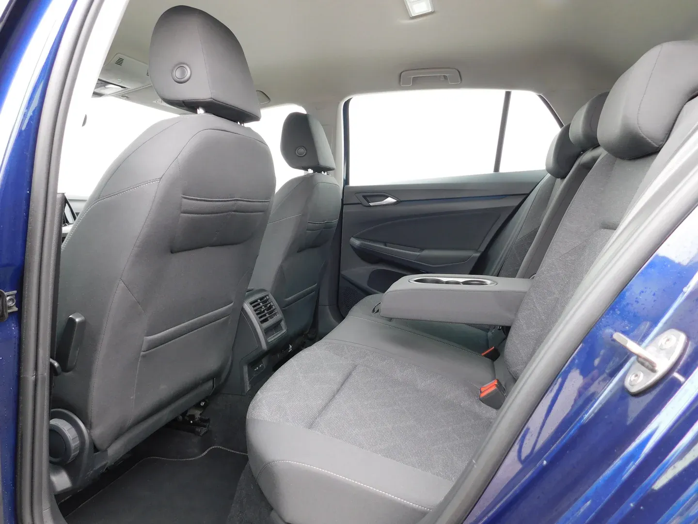 11890 volkswagen golf 1.0 tsi life - slika 11
