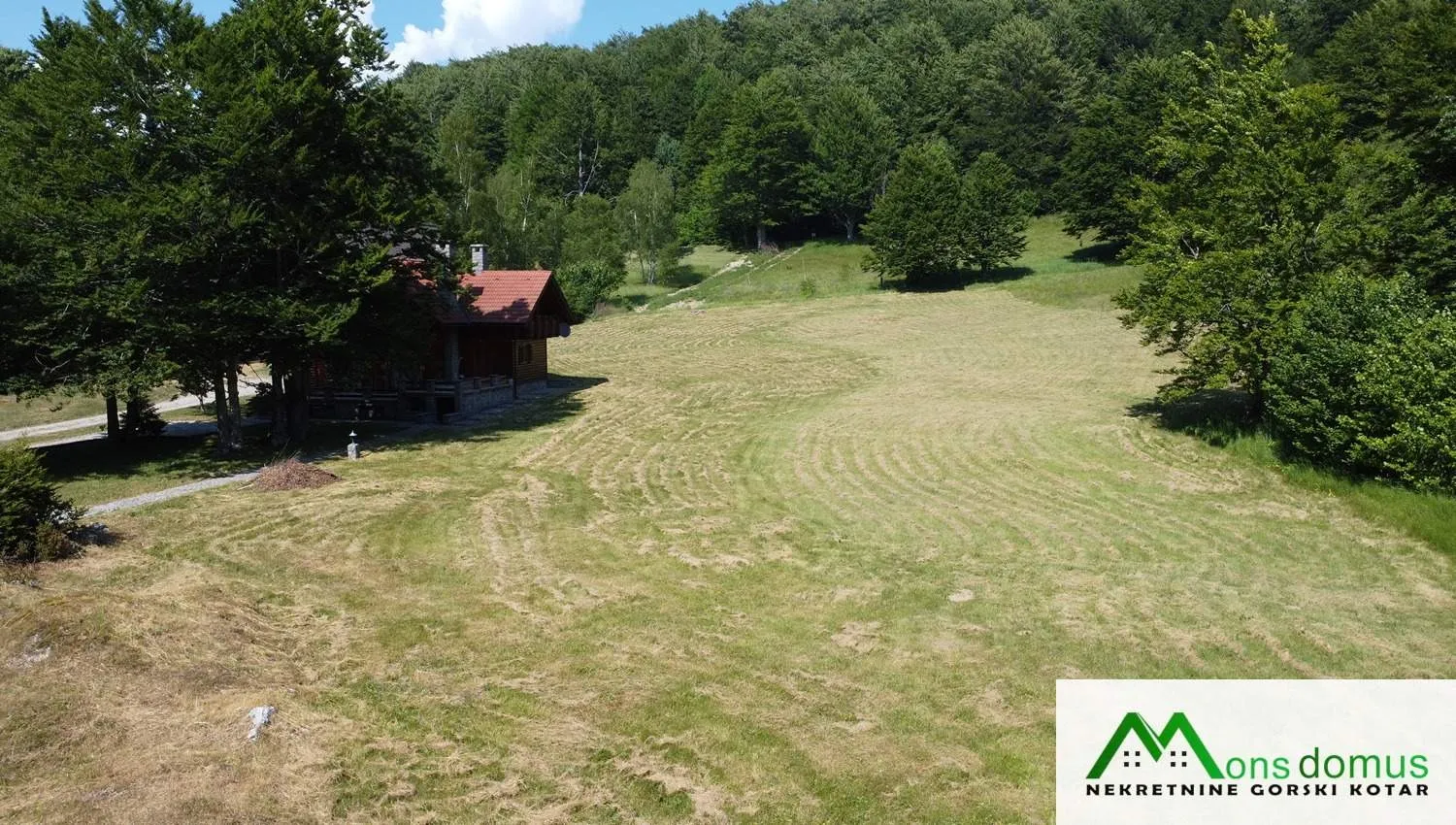 8843 m2 građevinskog zemljišta, dvije vikend kuće i garaža - slika 4