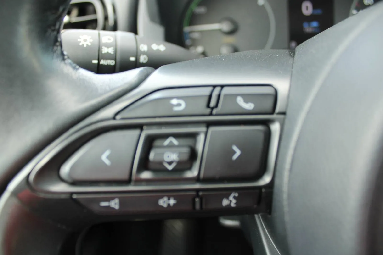 toyot yaris 1.5 hybrid automatik *kamera* - slika 14