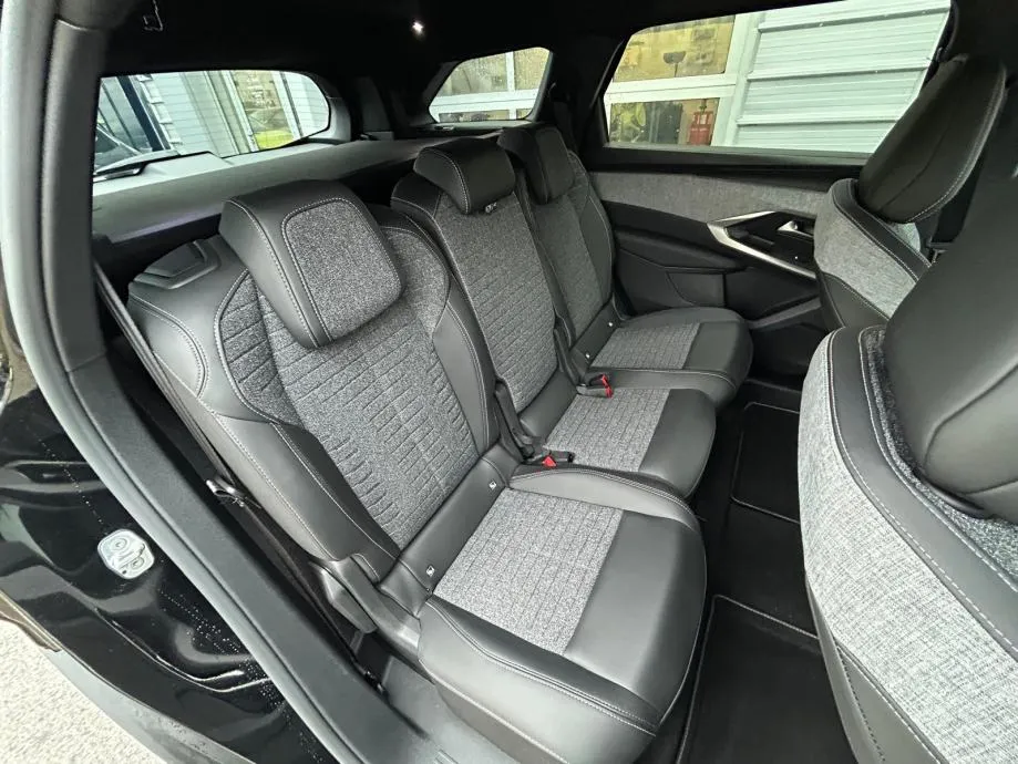 peugeot 5008 allure hybrid - 2025 - novi model - 15.000km - reg 1 god! - slika 12