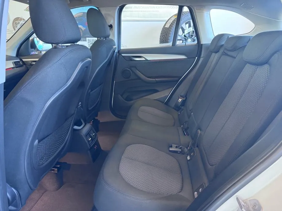 bmw x1 xdrive18d advantage automatik - slika 13