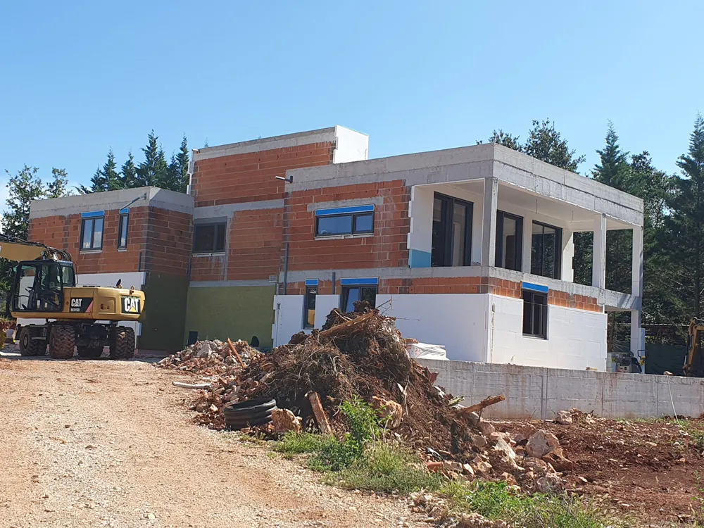 Prodaja, stan u izgradnji, prizemlje ca.77m2 + vrt ca.120m2 - Poreč