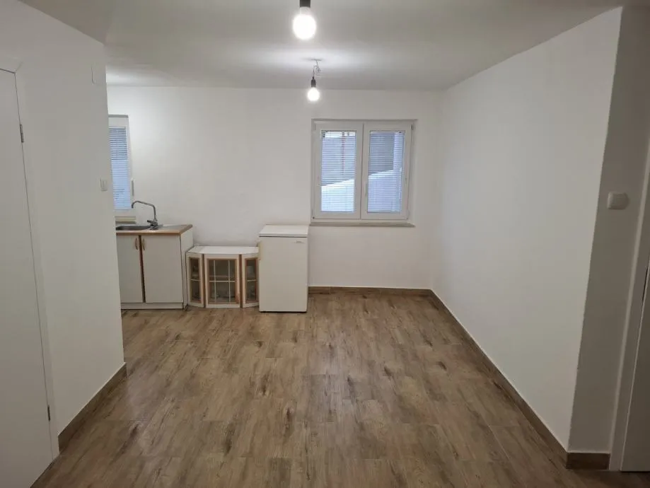 stan: postira, 99.00 m2, prizemlje sa vrtom i parkirnim mjestom - slika 11