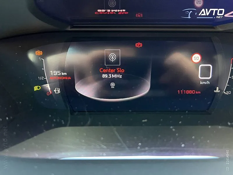 peugeot 2008 1.2 puretech 130 allure-1 vl.-alu-navi-kam - slika 17