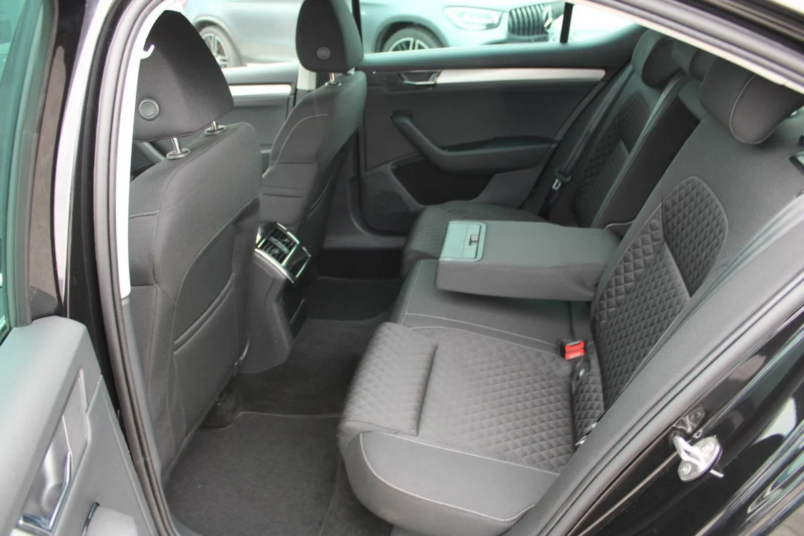 škoda superb 2.0 tdi dsg *led, navigacija, kamera* - slika 12