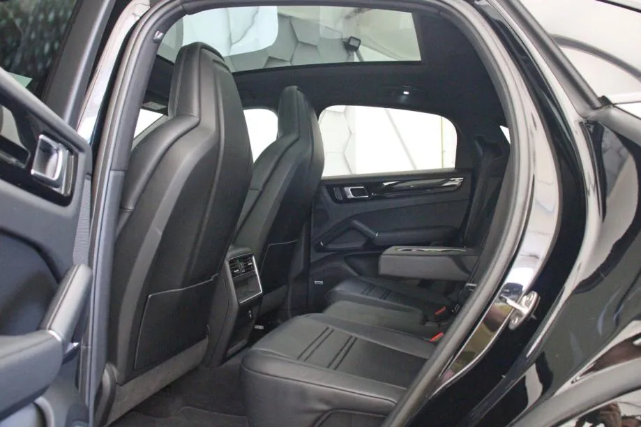 porsche cayenne coupe 3.0 v6t 4x4 aut sport chrono+ panomatrix led bos - slika 10