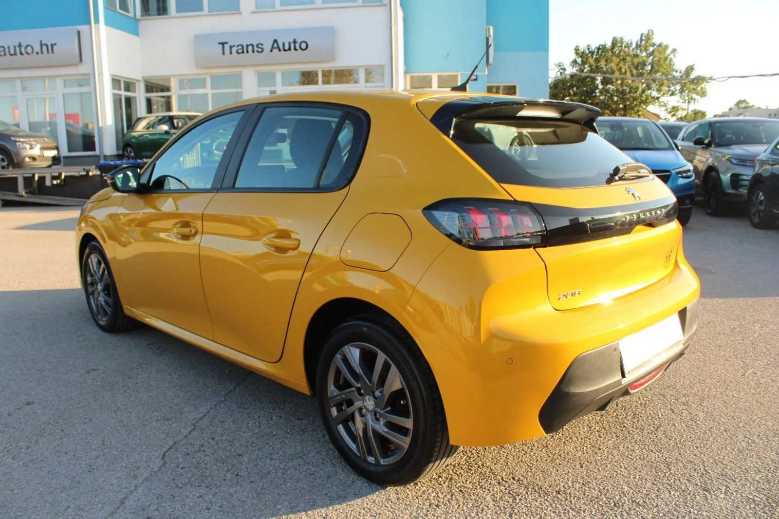 peugeot 208 1.2 puretech 100 - slika 7
