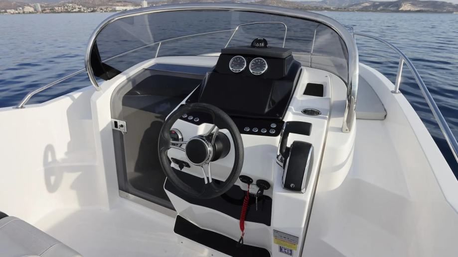 karnic 7,15 m (sl692) - sundeck, model 2025 - slika 7