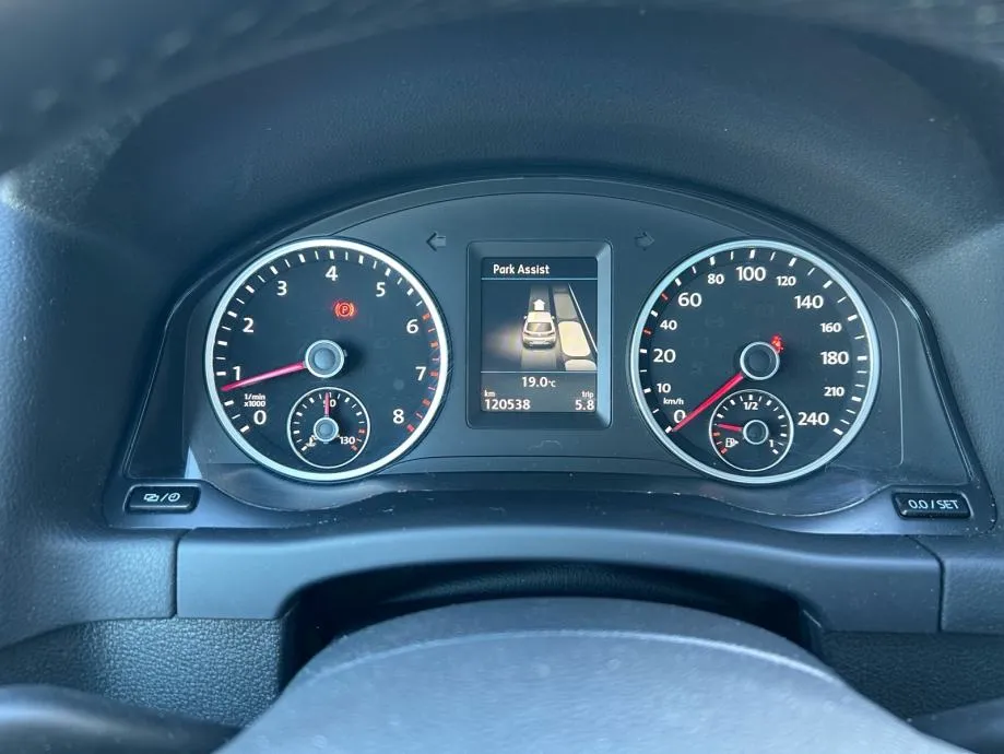 vw tiguan 1,4 tsi 2016.,r-line, navi, koža, grij sjed, šiber, alu 18 - slika 15