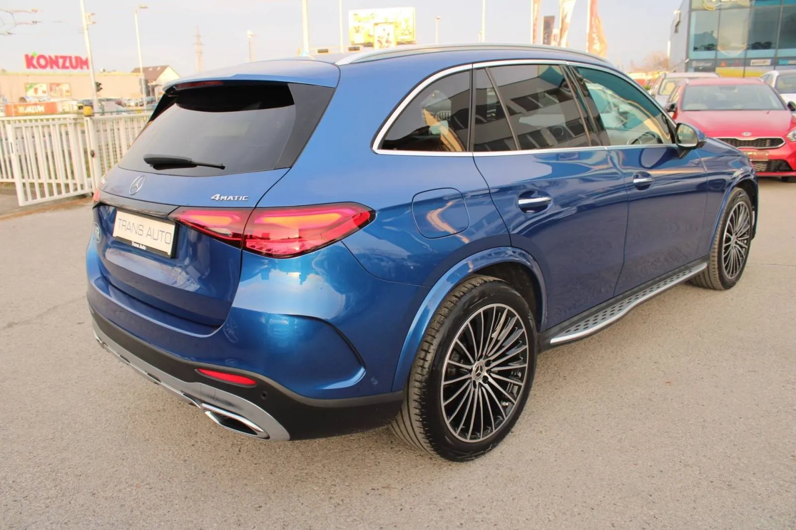 mercedes-benz glc 300d 4matic amg *digital light, navigacija, kamera* - slika 5