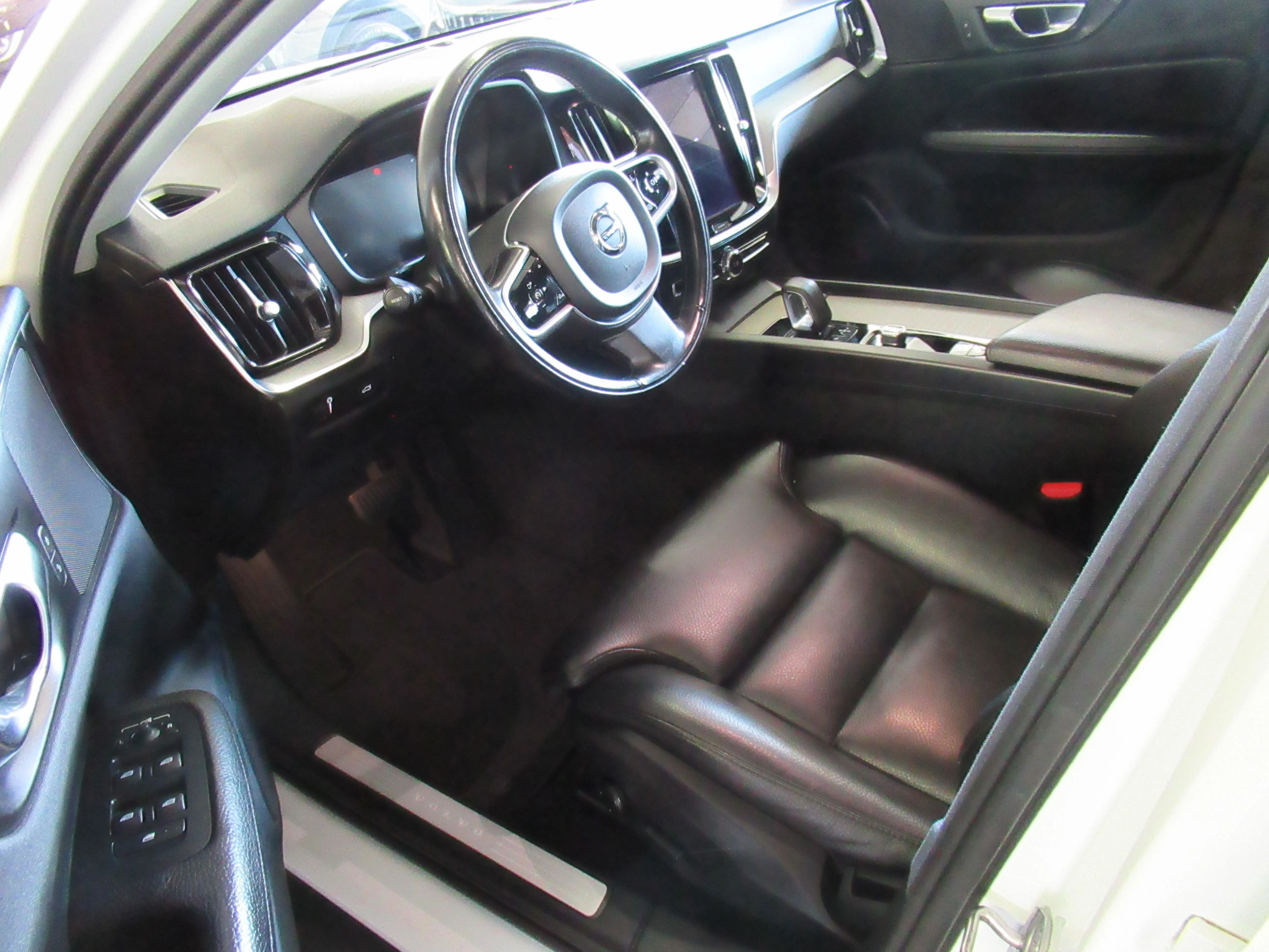 volvo v60 cross country b4d awd aut cross country pro - slika 10