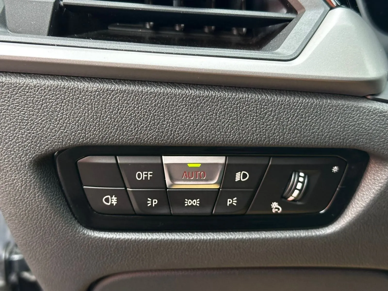bmw serija 3 touring 318d automatik•2021.g.•tempomat•navi• - slika 16