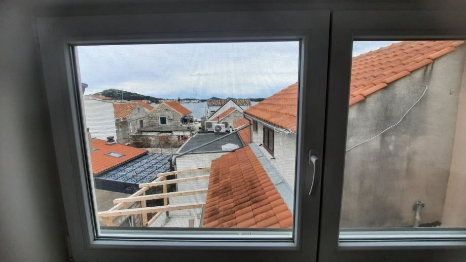 !!kuća sa 6 apartmana 25 metara od mora!! (prodaja) - slika 12