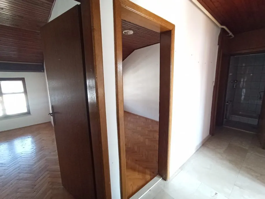 kuća: zagreb (trnovčica), 300.00 m2 = 4 etaže / stana (prodaja) - slika 11