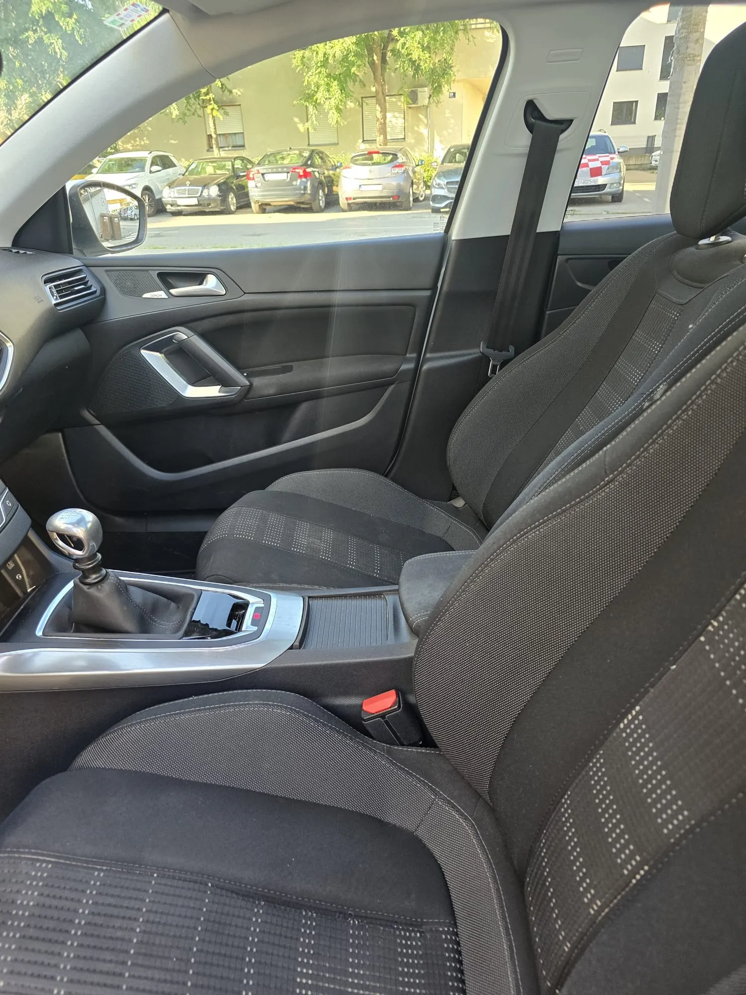 peugeot 308 1.6 bluehdi 120 ks, 2016. godište – allure - slika 2