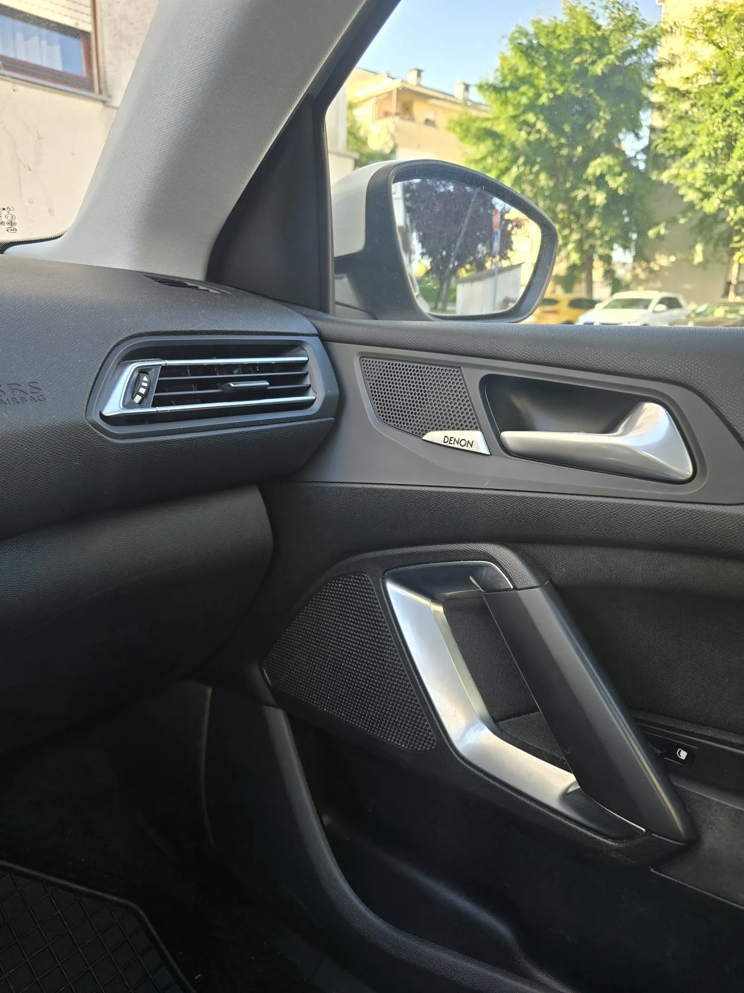 peugeot 308 1.6 bluehdi 120 ks, 2016. godište – allure - slika 7