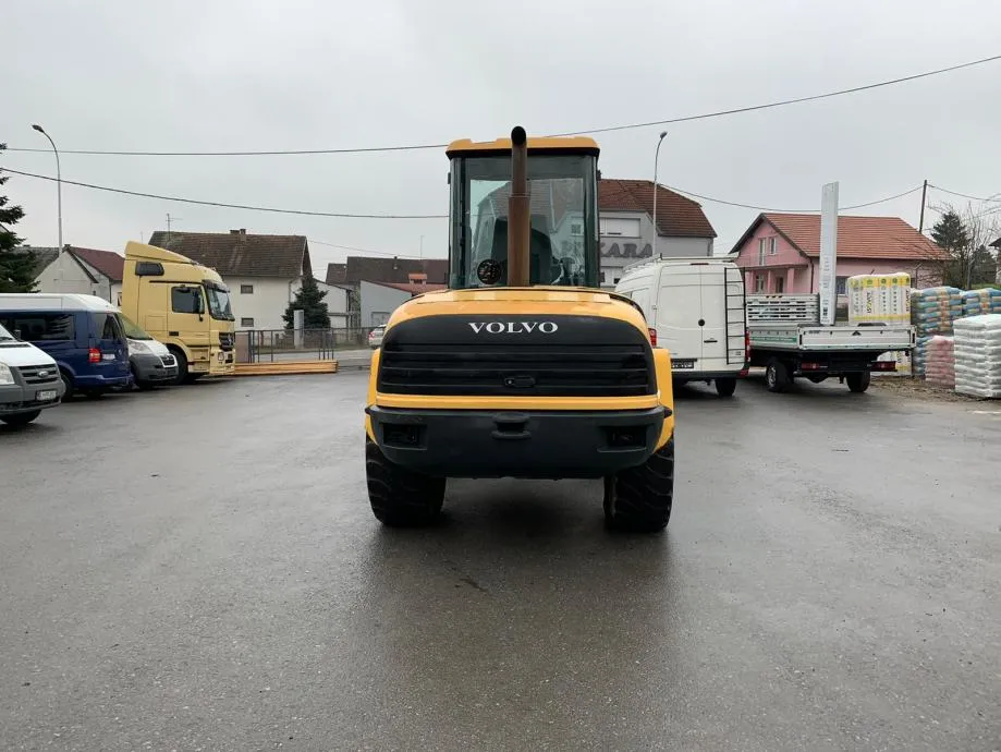 utovarivač volvo l45 - slika 11