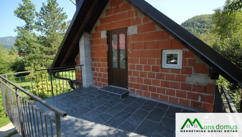 kuća s pomoćnim objektom i uređenom okućnicom (prodaja) - slika 25