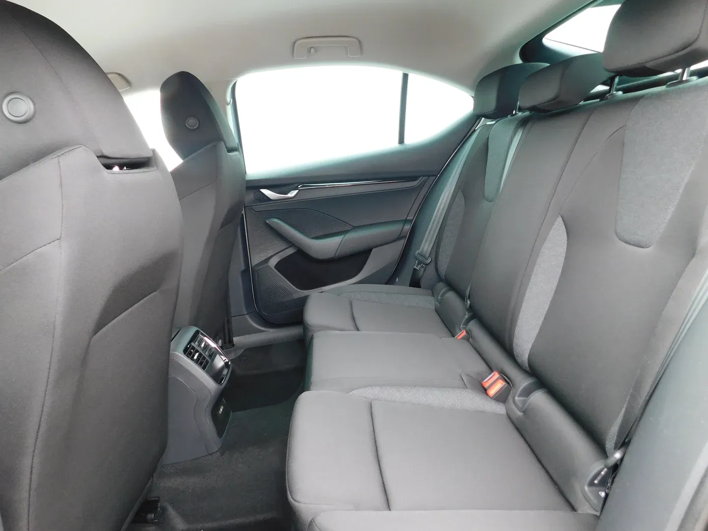12741 škoda octavia fl essence 2.0 tdi - slika 11