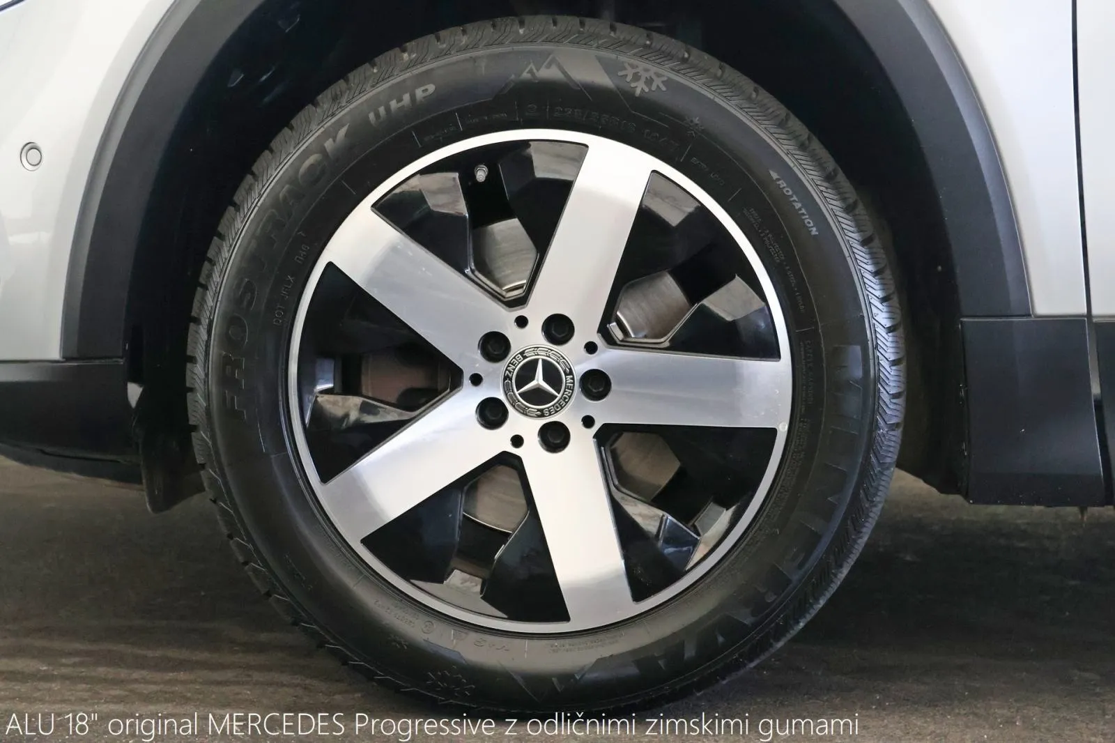 mercedes-benz glb 220d 8g-dct progressive 191km full led navi - slika 18