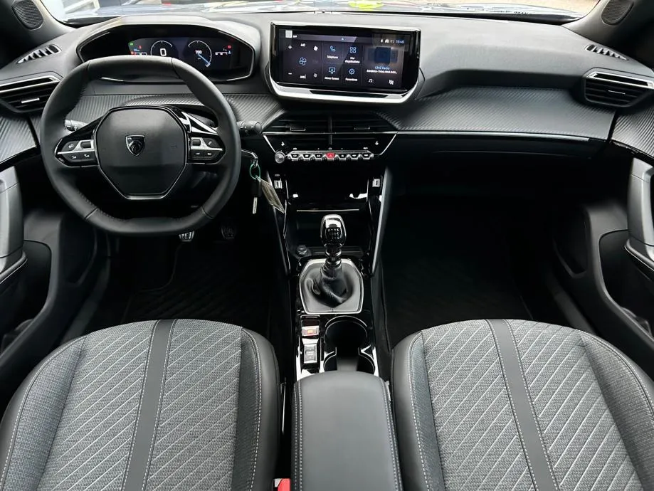 peugeot 2008 allure puretech 100 - slika 14