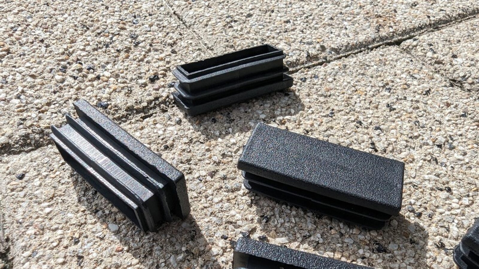 plastični poklopci 20x50mm - slika 2