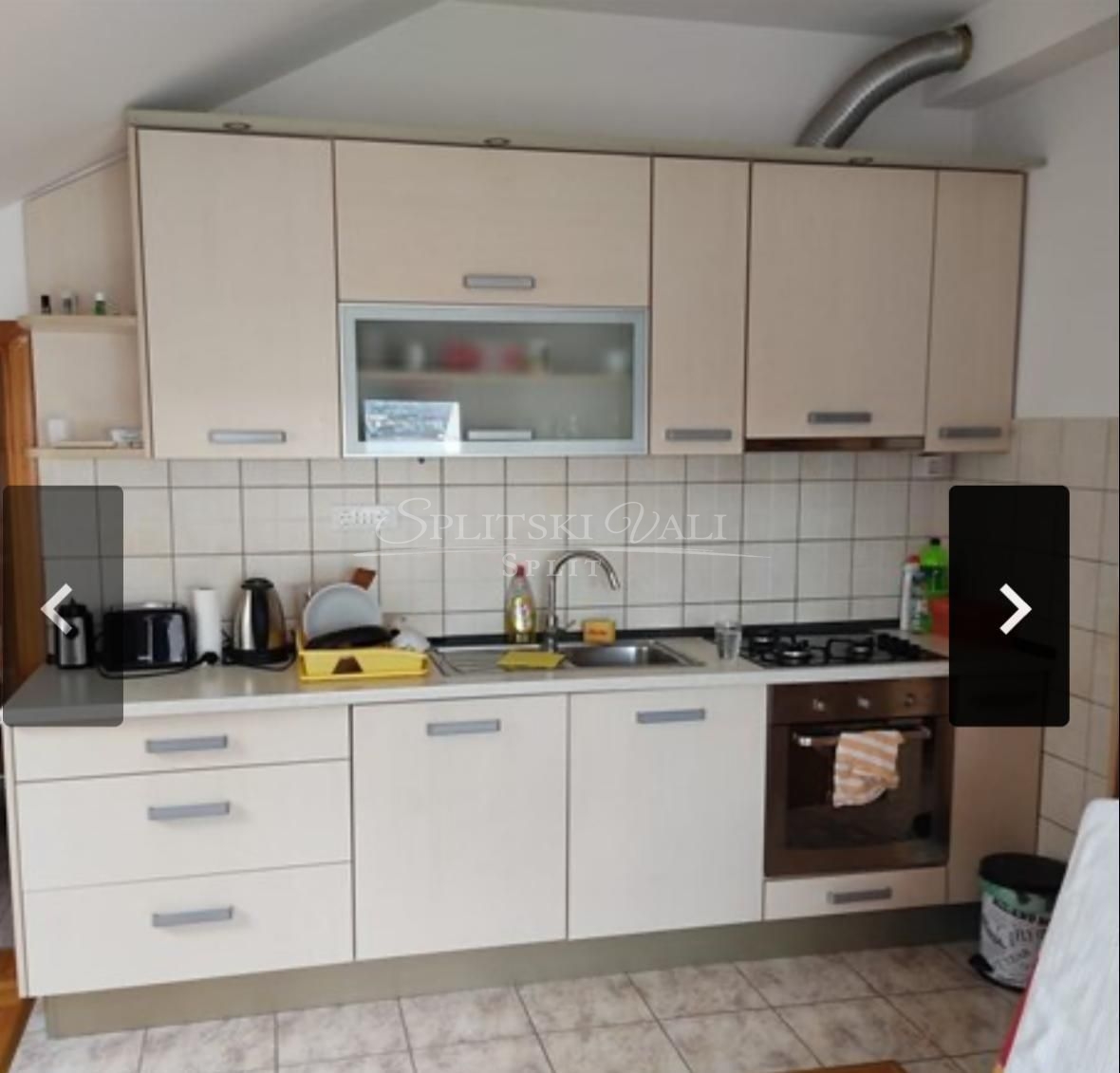 odličan dvosoban stan u solinu! useljivo odmah! garaža! - slika 1