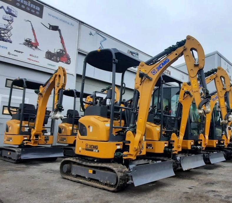 novi mini bager 2,7 t - slika 1