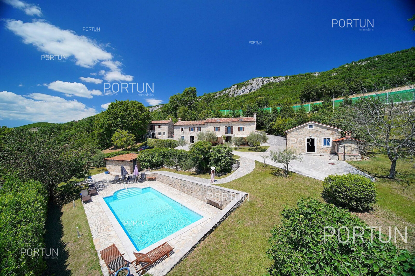 imanje s panoramskim pogledom u istri - slika 1