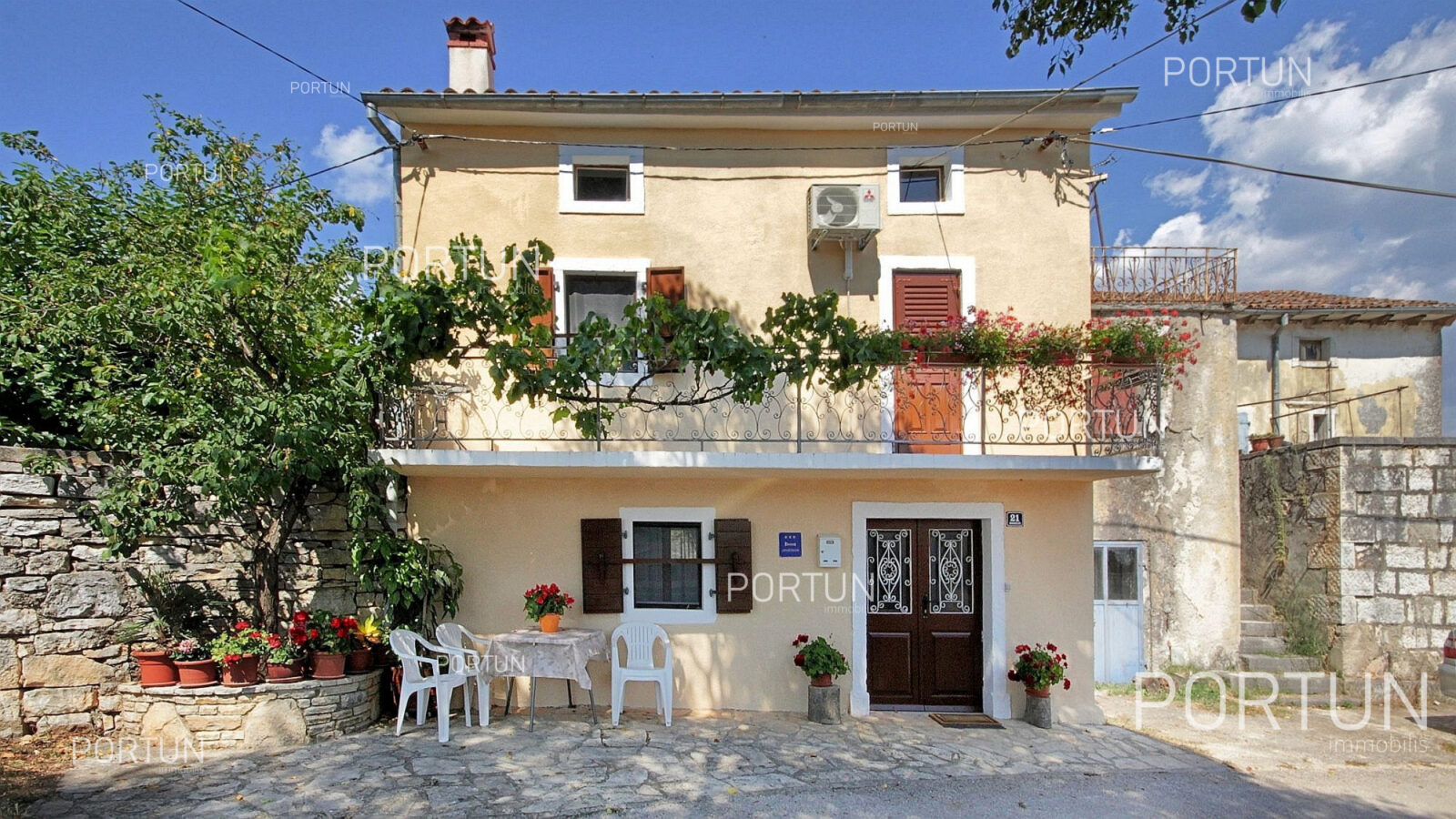 renovirana kamena kuća u okolici svetog lovreča - slika 2