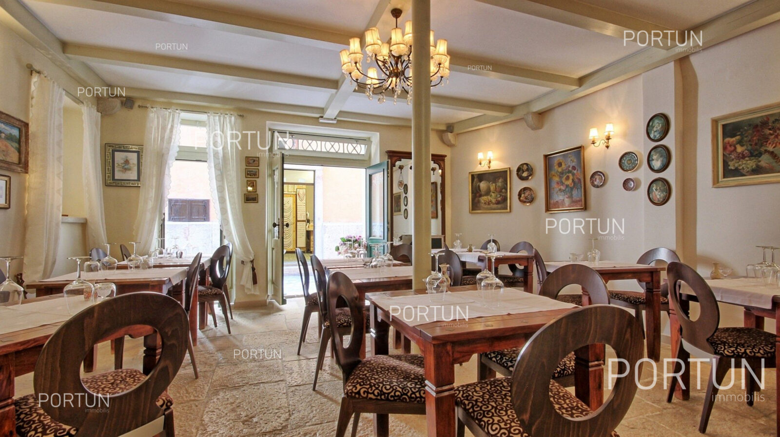 restoran u centru rovinja - slika 1