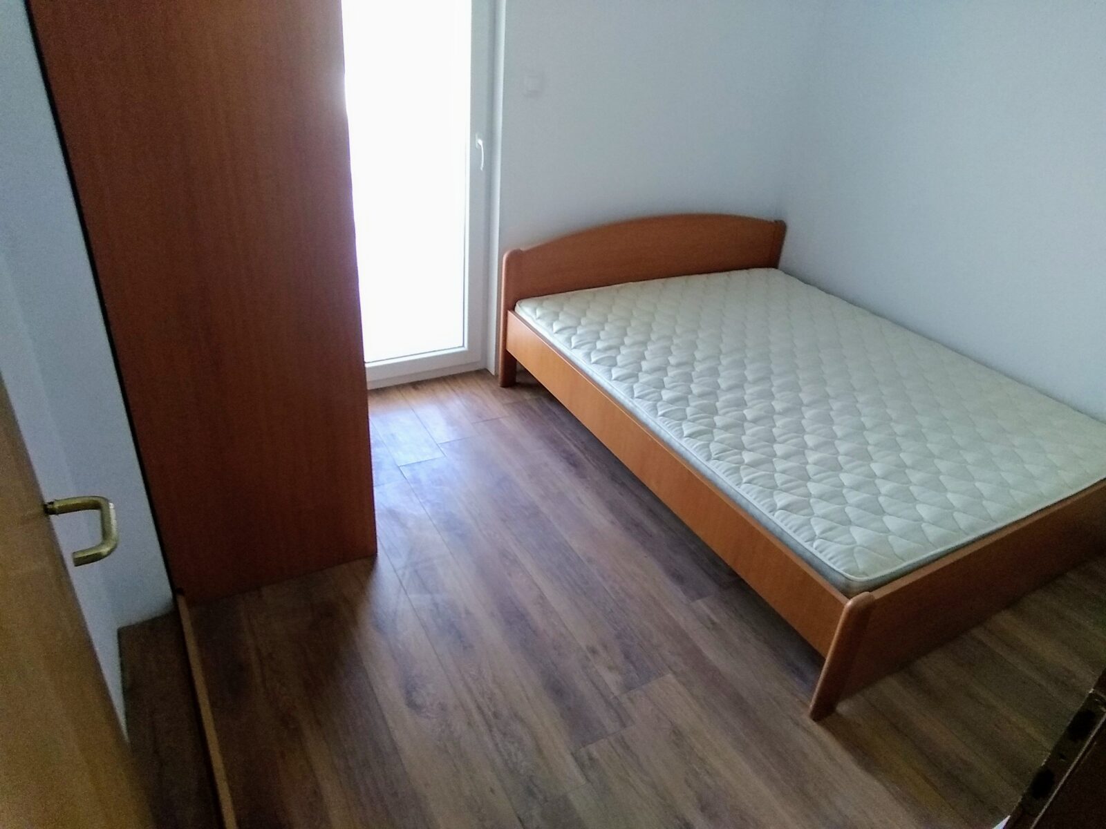 prodajem namješten apartman 90 m2 – otok vir - slika 6