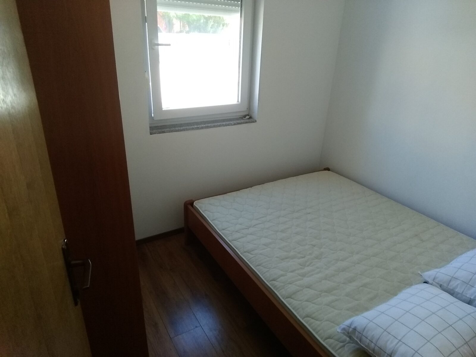 prodajem namješten apartman 90 m2 – otok vir - slika 5