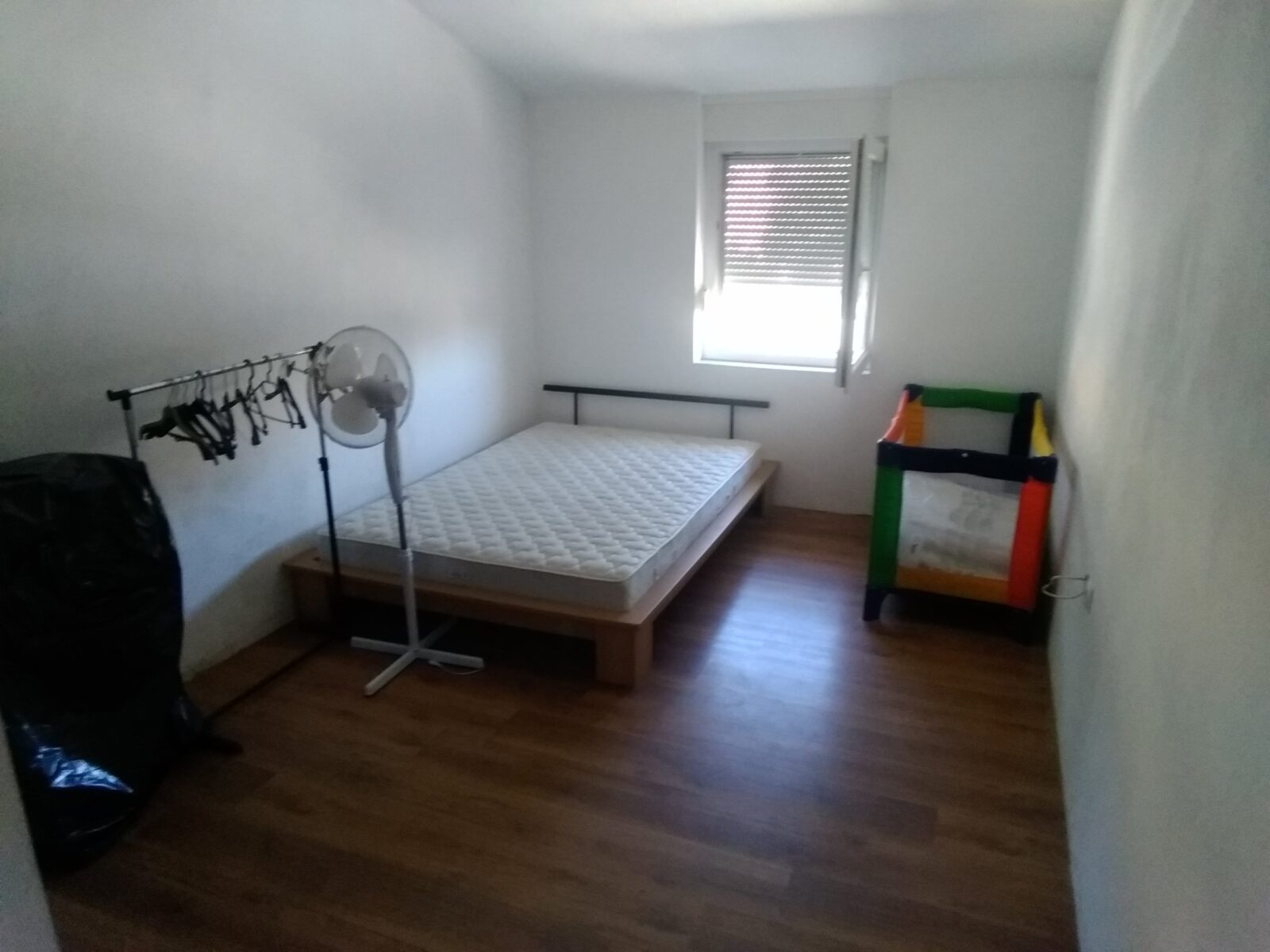 prodajem namješten apartman 90 m2 – otok vir - slika 2