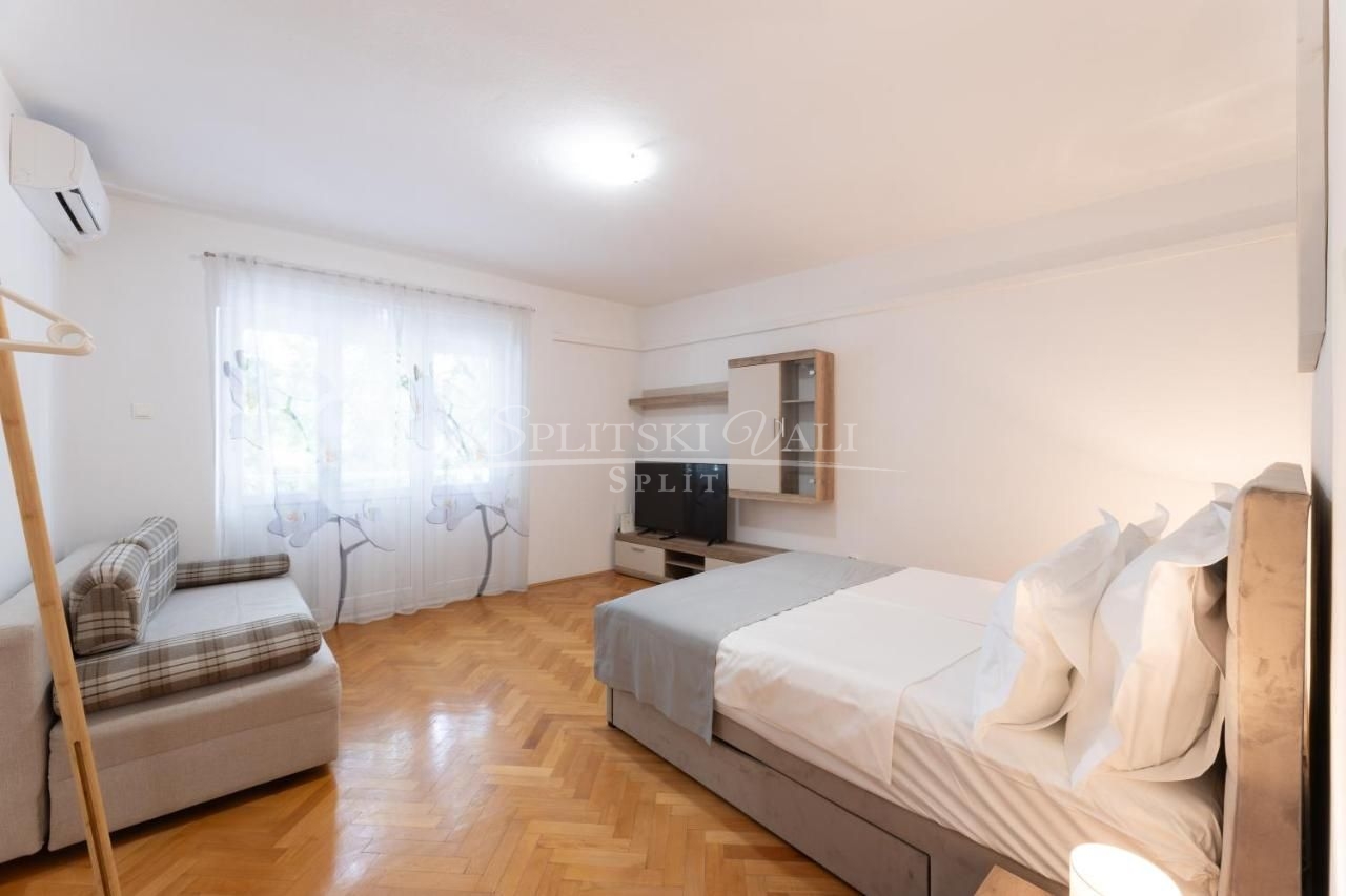 odličan dvosoban stan za najam bačvice! 1.10.-1.6. - slika 5