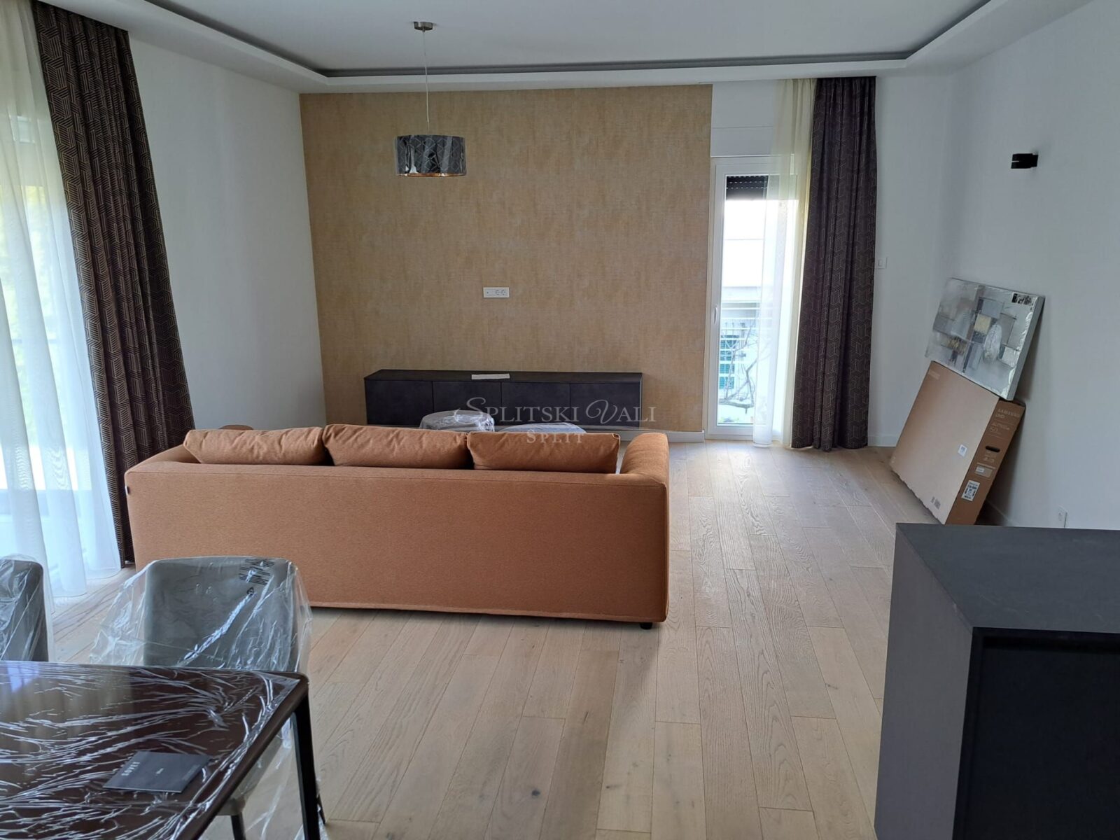 dugoročan najam luksuzan dvosoban stan 75m2 marjan, parking - slika 2