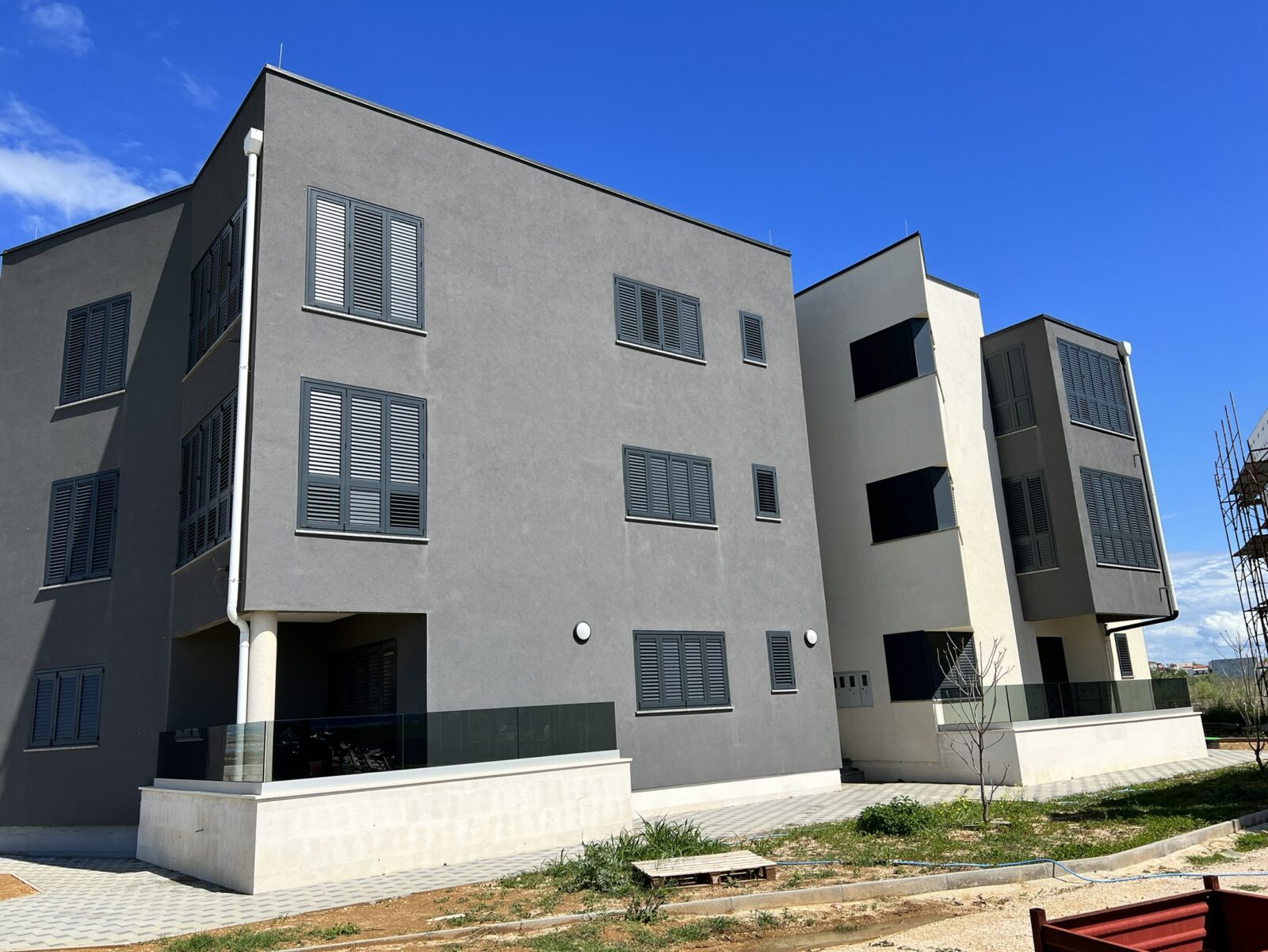 stan privlaka kod zadra - novogradnja 2022god. 3-sobni 40m od plaže - slika 11