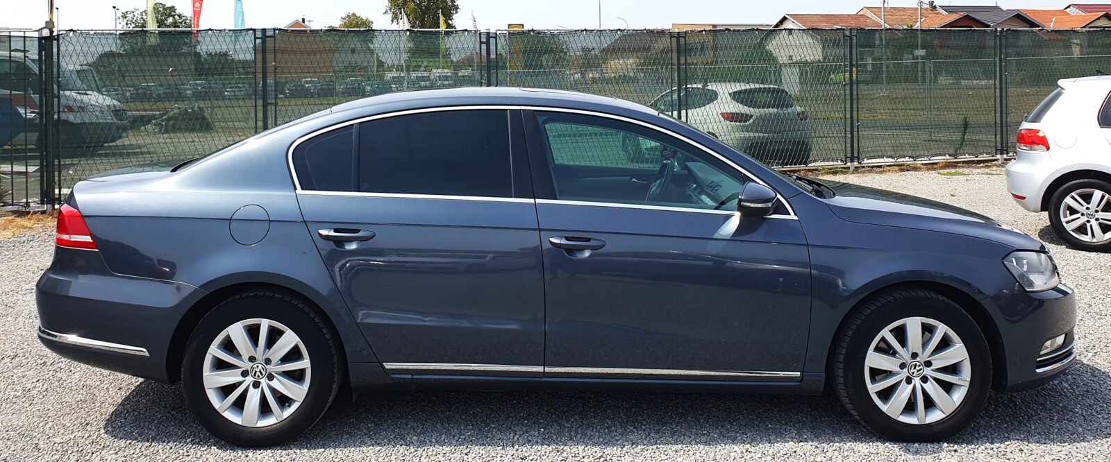 vw passat 1,6 tdi bmt**servisna**navi**šiber**tempomat**pdc**alu 16** - slika 6