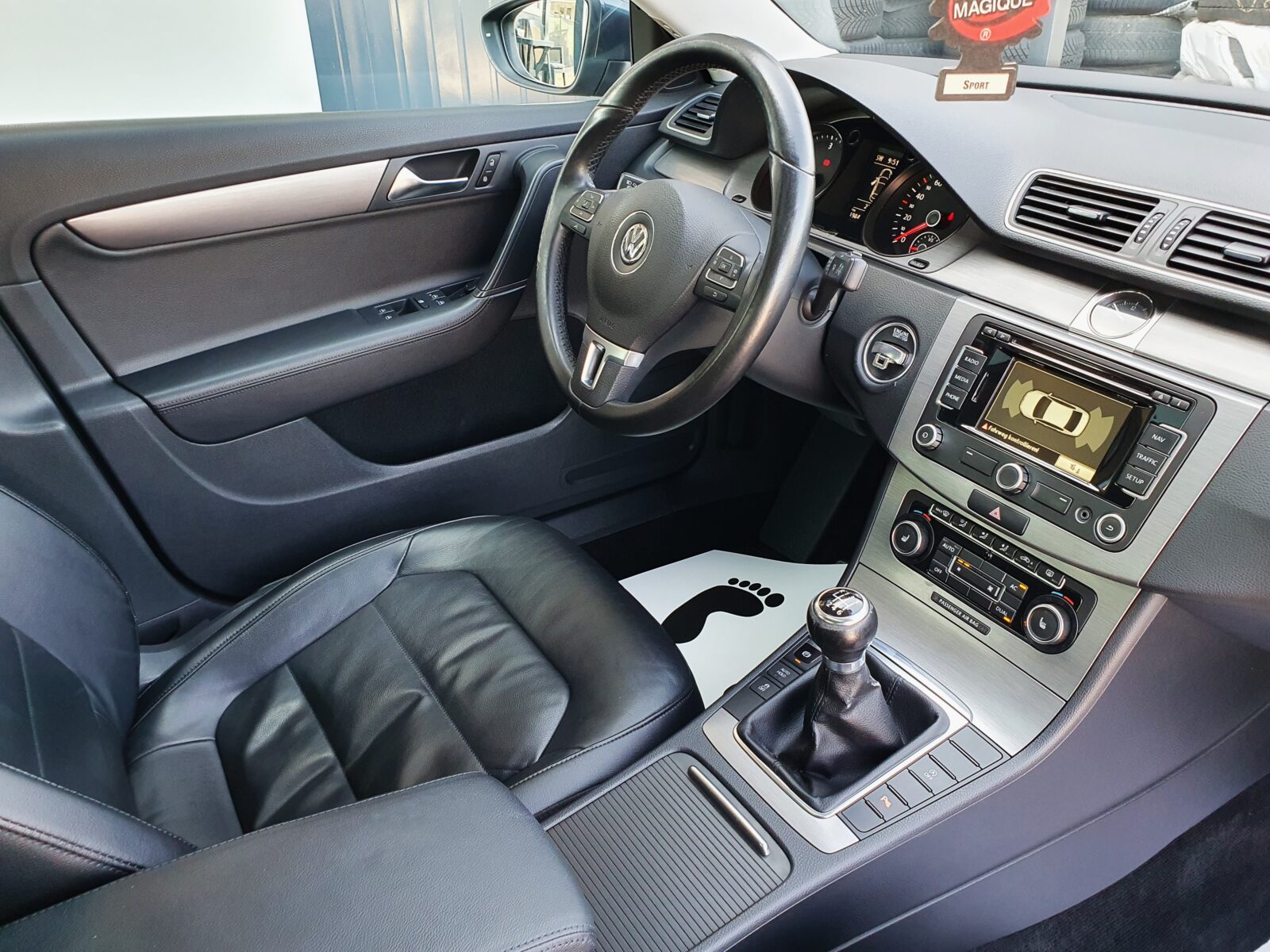 vw passat 1,6 tdi bmt**servisna**navi**šiber**tempomat**pdc**alu 16** - slika 11