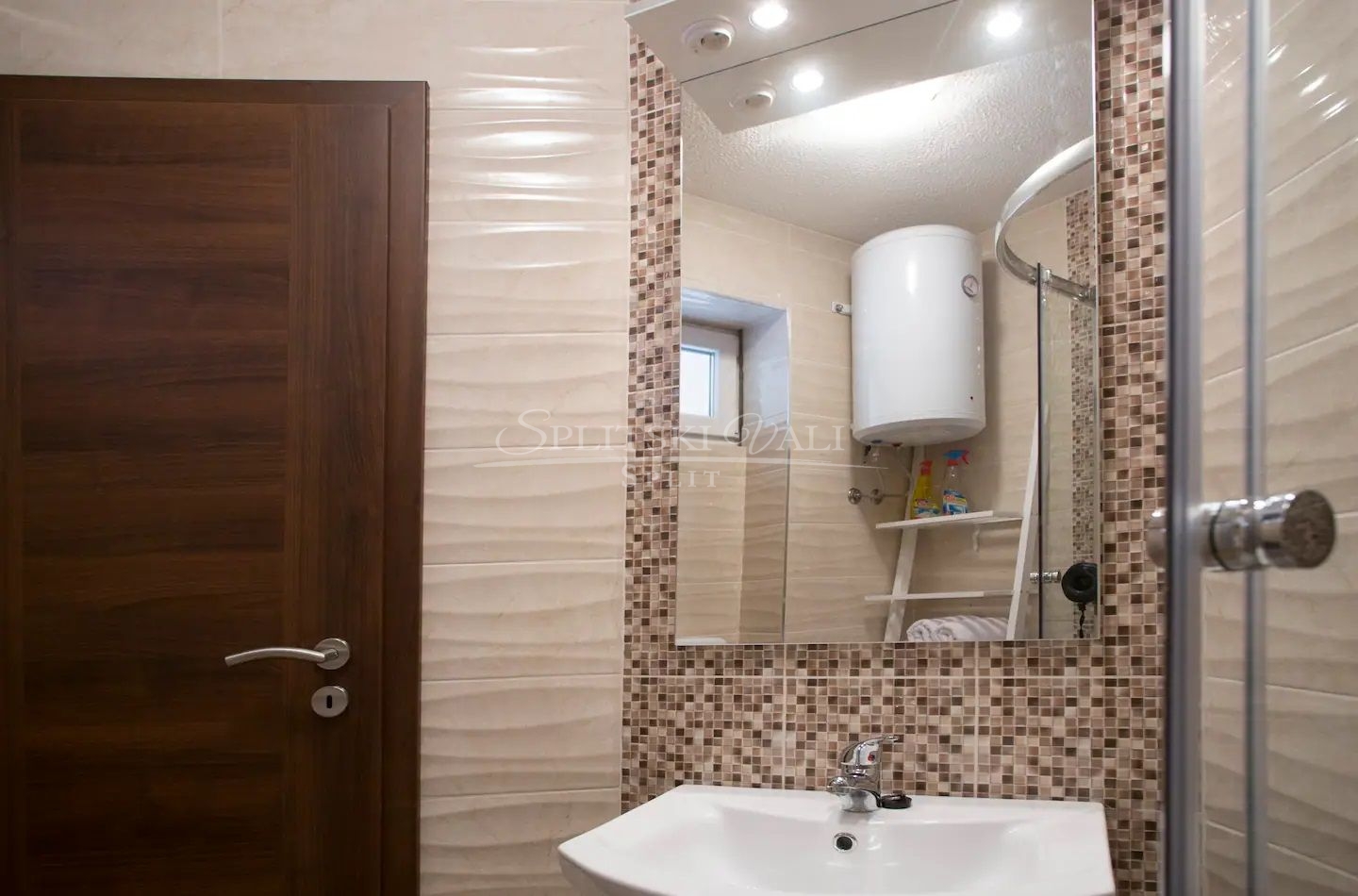 apartman sa pristupom bazenu, solin - za najam od 22.09.-01.06 - slika 7