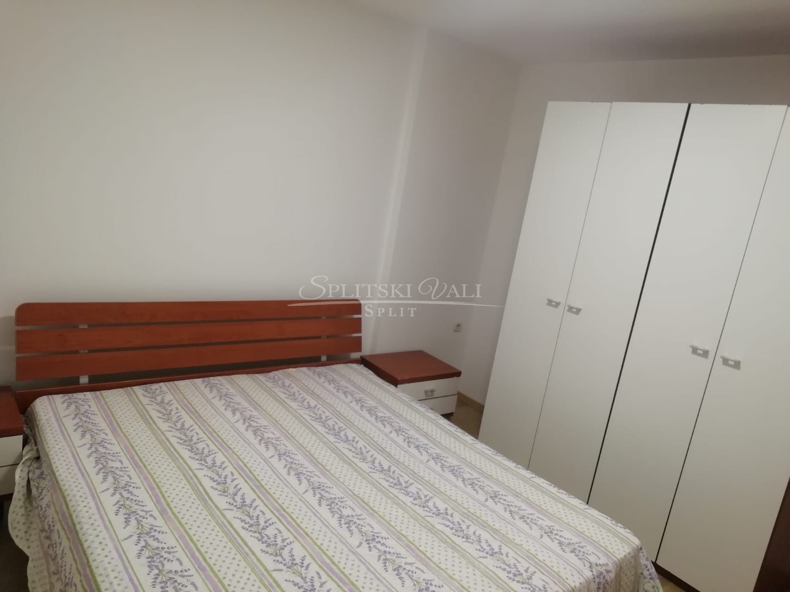 dvosobni stan na bolu - dugoročno - slika 9