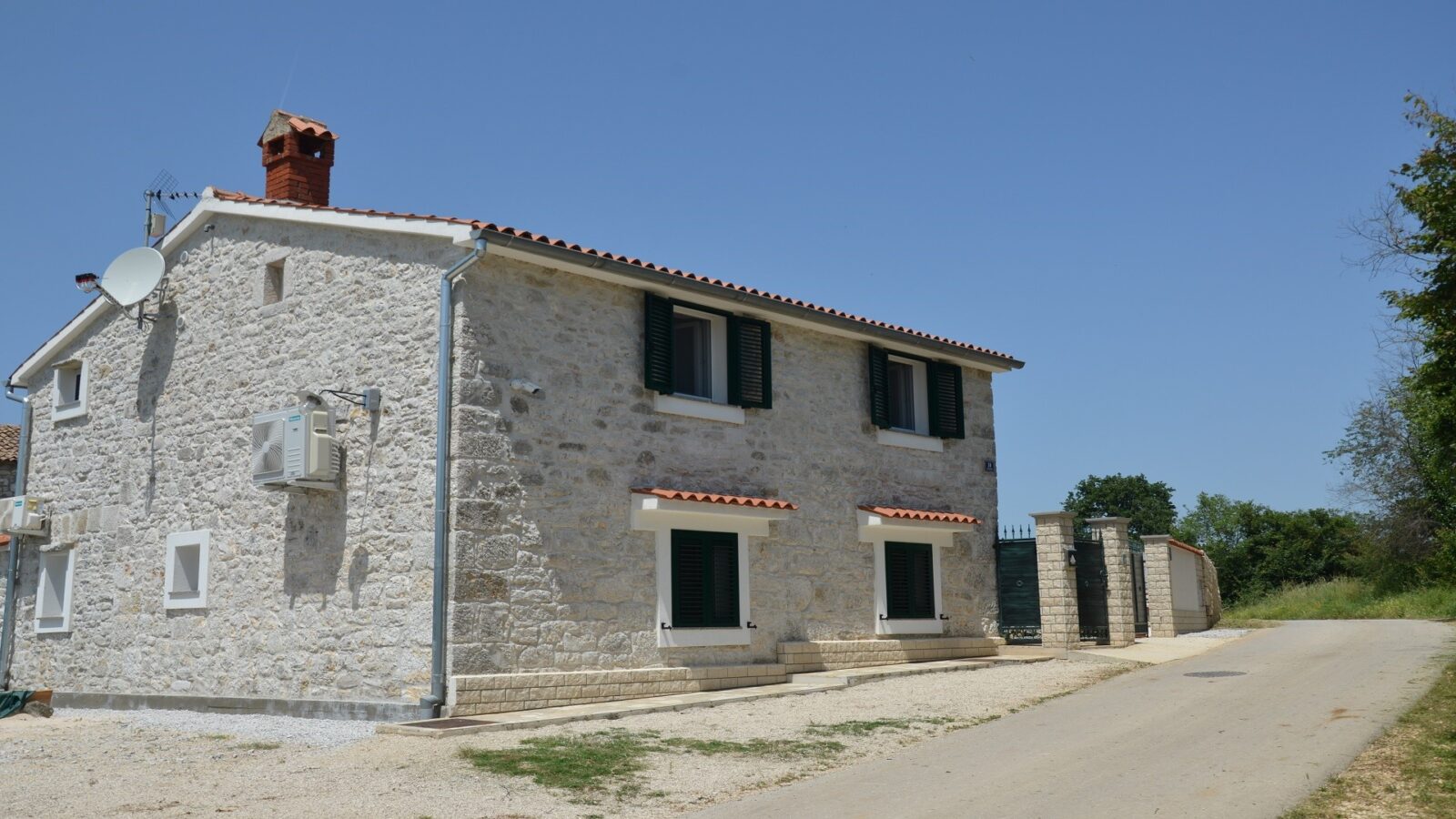 poreč , samostojeća kamena kuća sa bazenom na atraktivnoj lokaciji. - slika 2